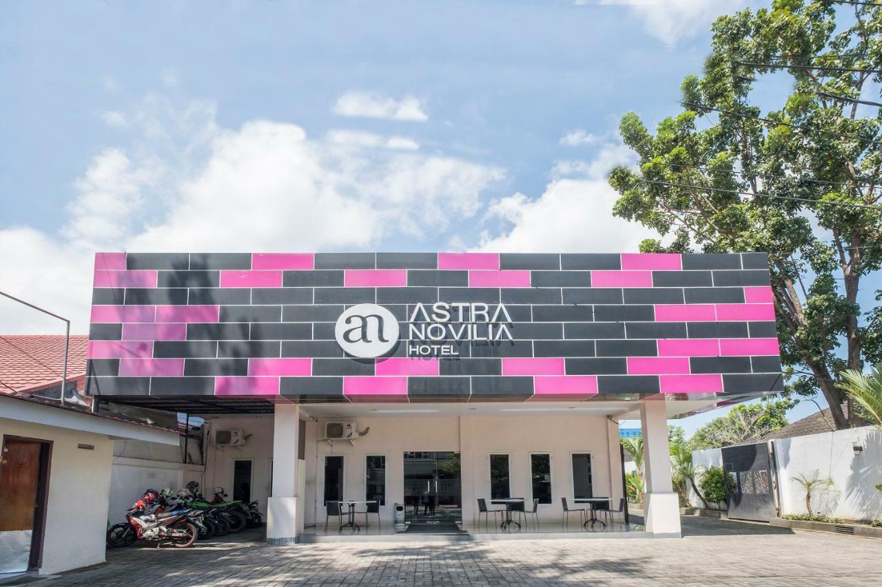 Hotel Astra Novilia Macasar Exterior foto
